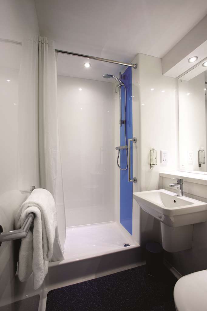 Travelodge Cheltenham Cameră foto